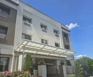 Photo 2 - Best Western Roslyn-Long Island Hotel