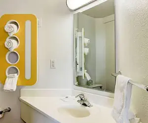 Photo 3 - Super 8 by Wyndham Aurora East