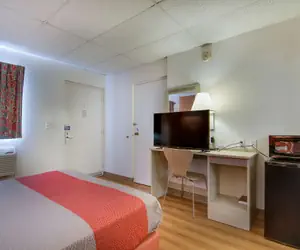 Photo 5 - Motel 6 Salina, KS