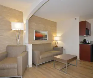 Photo 4 - Holiday Inn Express & Suites Farmington by IHG