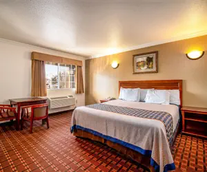 Photo 4 - Regency Inn & Suites