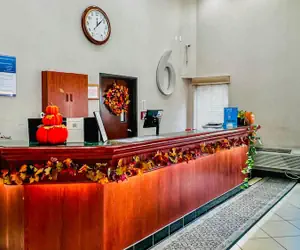 Photo 5 - Studio 6 Suites Portland OR- I-5 OHSU