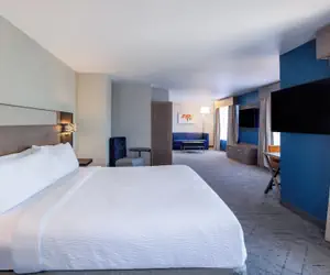 Photo 3 - Holiday Inn Express and Suites Turlock by IHG