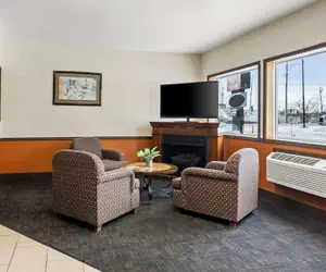 Photo 4 - Econo Lodge Manistee