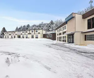 Photo 2 - Econo Lodge Manistee