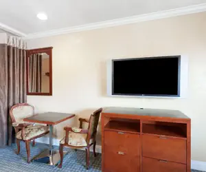 Photo 4 - Travelodge by Wyndham El Cajon