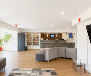 Photo 5 - Horizon Inn & Suites