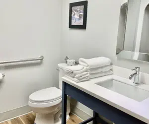 Photo 4 - AmericInn by Wyndham Branson & Conference Center