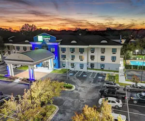 Photo 2 - Holiday Inn Express & Suites Jacksonville - Atlantic Beach by IHG