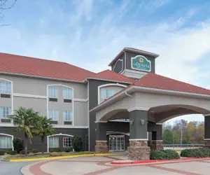 Photo 2 - La Quinta Inn & Suites by Wyndham Macon West