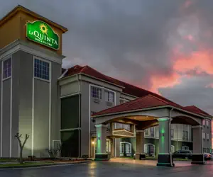 Photo 2 - La Quinta Inn & Suites by Wyndham Canton MS