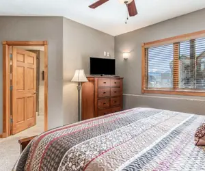 Photo 5 - Mount Cirrus 10b 2 Bedroom Condo by RedAwning