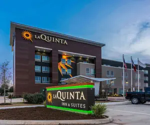 Photo 2 - La Quinta Inn and Suites by Wyndham Houston Spring South