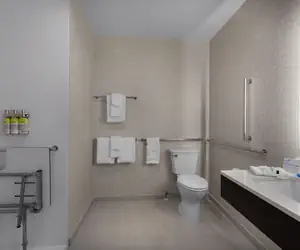 Photo 2 - Holiday Inn Express Lake Park by IHG