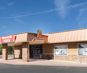 Photo 3 - Super 8 by Wyndham Fallon