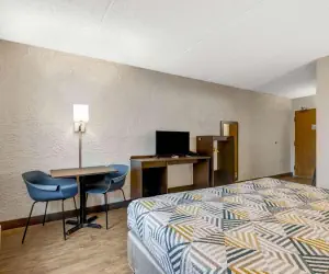 Photo 2 - Motel 6-Elk Grove Village, IL - O'Hare