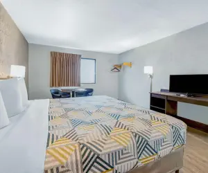 Photo 4 - Motel 6-Elk Grove Village, IL - O'Hare