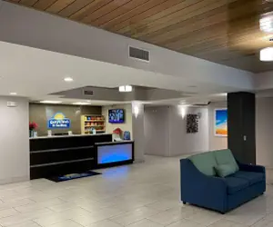 Photo 2 - Days Inn & Suites by Wyndham Ridgeland