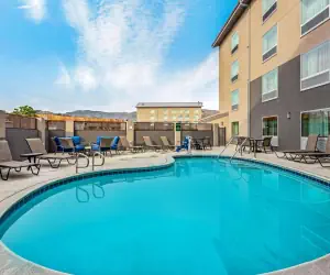 Photo 2 - La Quinta by Wyndham San Francisco Airport North - Free Airport Shuttle