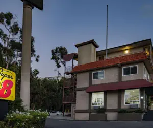 Photo 3 - Super 8 by Wyndham San Diego Hotel Circle