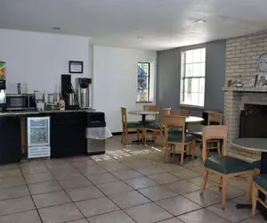 Photo 4 - Super 8 by Wyndham Fredericksburg