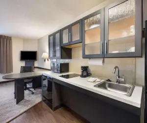 Photo 5 - Sonesta Simply Suites Chicago Libertyville