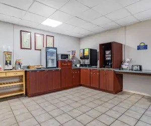 Photo 4 - Days Inn by Wyndham Cambridge