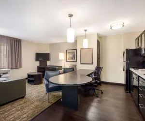 Photo 4 - Sonesta Simply Suites Detroit Warren