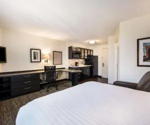 Photo 2 - Sonesta Simply Suites Oklahoma City Airport