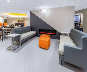 Photo 2 - La Quinta Inn by Wyndham Lynnwood