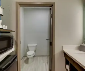 Photo 4 - Holiday Inn Express Kenner - New Orleans Airport, an IHG Hotel