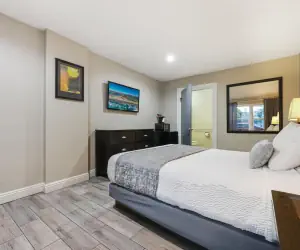 Photo 4 - Hotel Point Loma