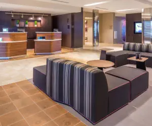 Photo 3 - Courtyard by Marriott Detroit Farmington
