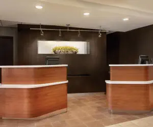 Photo 2 - Courtyard by Marriott Topeka