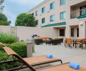Photo 4 - Courtyard by Marriott Topeka