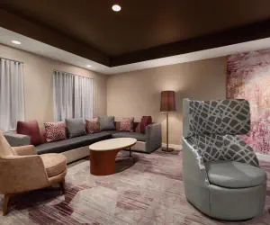 Photo 3 - Courtyard by Marriott Topeka