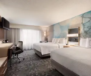 Photo 5 - Courtyard by Marriott Topeka