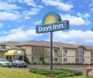 Photo 3 - Days Inn by Wyndham West-Eau Claire