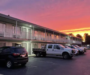 Photo 4 - Lake Logan Inn