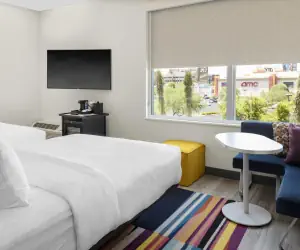 Photo 4 - Aloft Glendale at Westgate