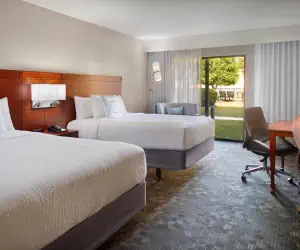 Photo 2 - Courtyard by Marriott Fayetteville