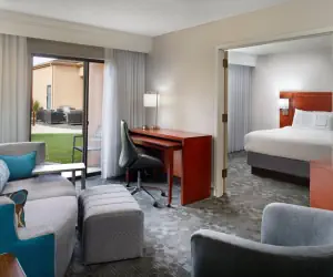 Photo 3 - Courtyard by Marriott Fayetteville