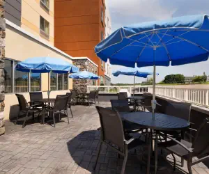 Photo 4 - Fairfield Inn & Suites by Marriott Lancaster East at The Outlets
