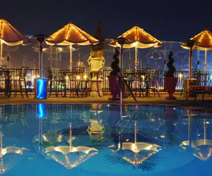 Photo 2 - Market Pavilion Hotel