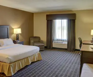 Photo 4 - Holiday Inn Express Hotel & Suites Texarkana East, an IHG Hotel