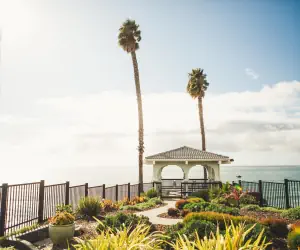 Photo 2 - Shore Cliff Hotel