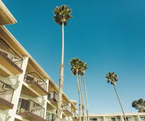 Photo 5 - Shore Cliff Hotel