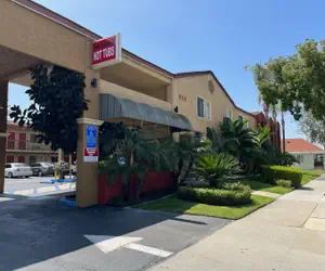 Photo 4 - Rivera Inn & Suites Motel