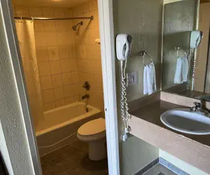 Photo 5 - Rivera Inn & Suites Motel