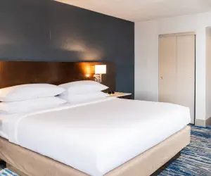 Photo 2 - Delta Hotels by Marriott Detroit Metro Airport